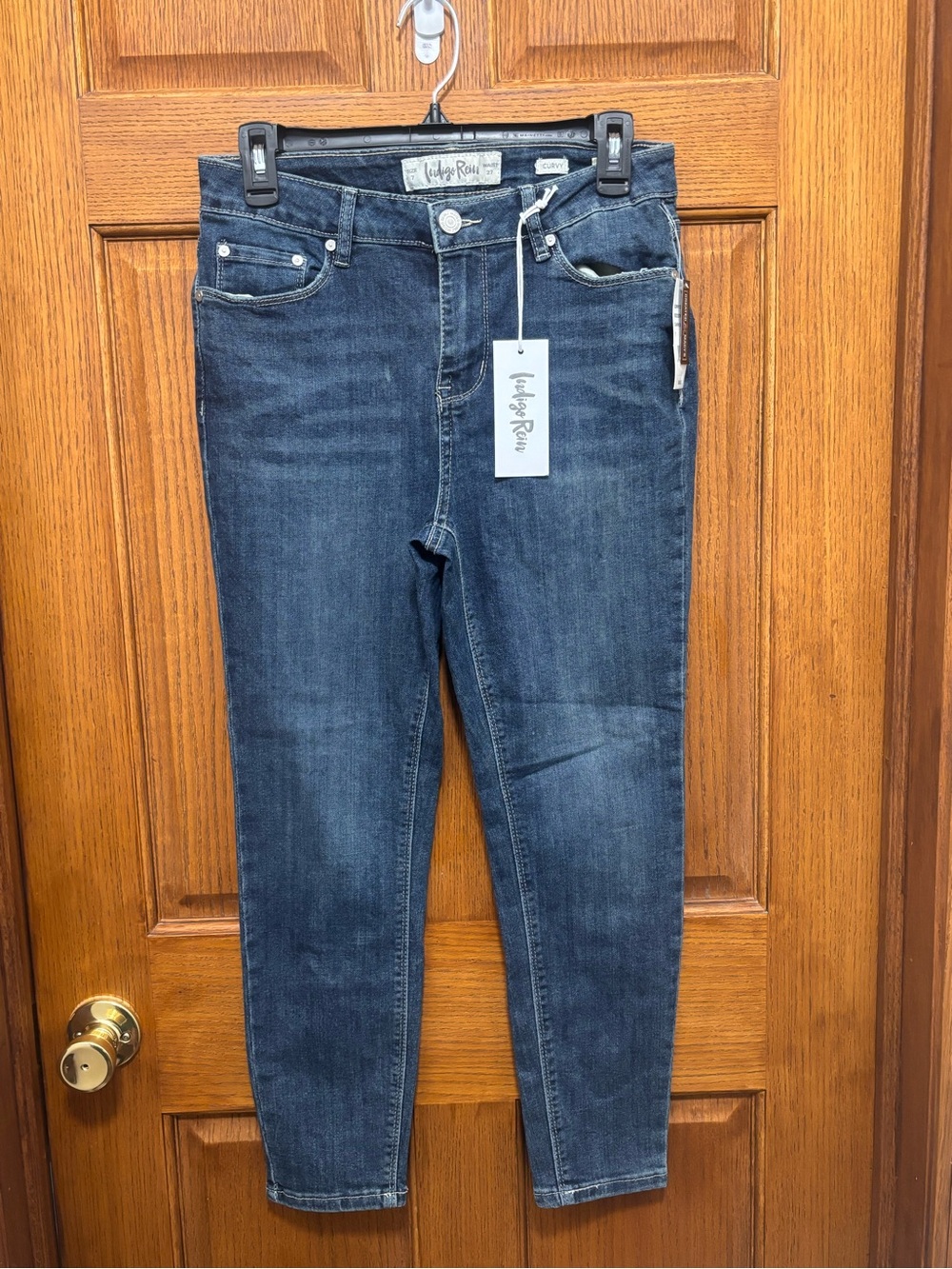 Indigo Rein Women's Dark Indigo Curvy Crop Jeans. Sz 7 NWT